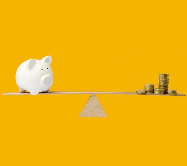 Cochon tire lire sur une balance avec des sous à l'autre bout. Symbolise les fonds distincts.